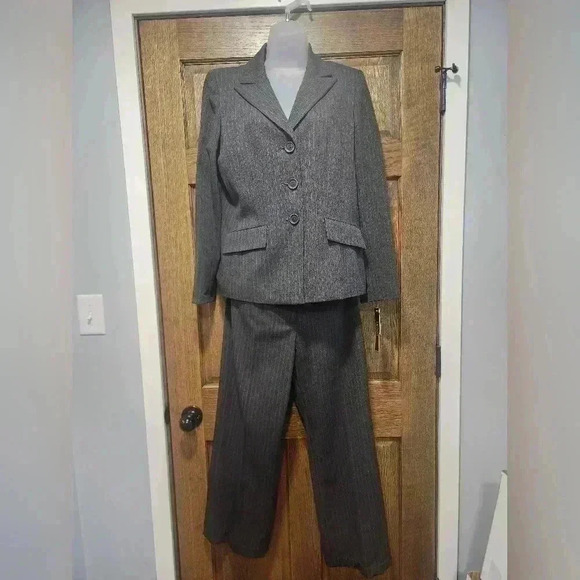 Le Suit Jackets & Blazers - LESUIT PANT SUIT/BLACK/SIZE 8/INSEAM 26"/NEW WITH TAG/RETAIL$200/BLAZER LINED